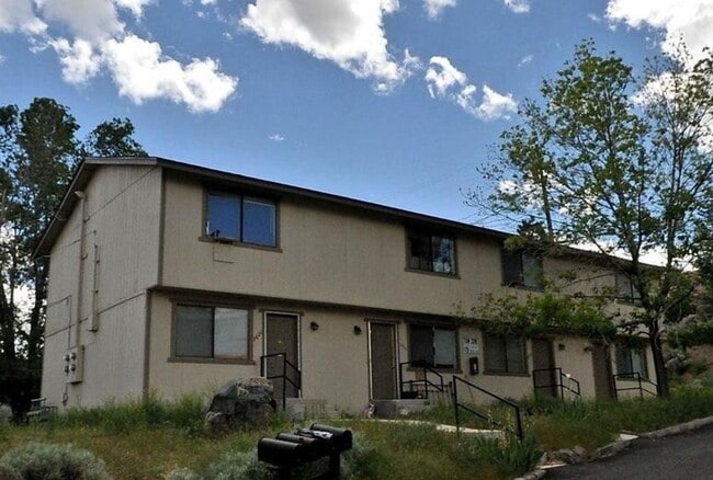 Building Photo - Newly Renovated Townhome Close To UNR - Central Air