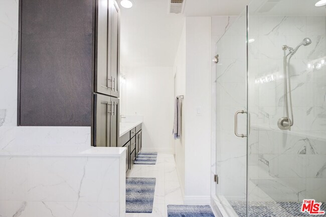 Building Photo - 6343 W 82nd St