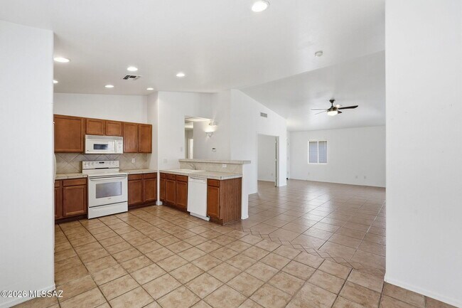 Building Photo - 8435 E Bowline Rd