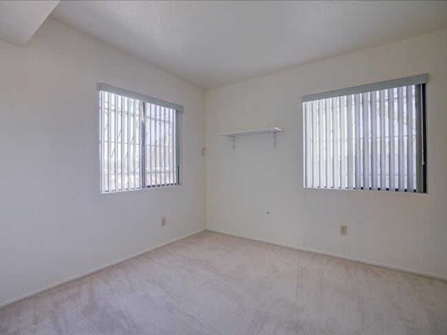 Building Photo - Near the Rillito Walk Path - 3 Bed, 2 Bath with Community Pool!