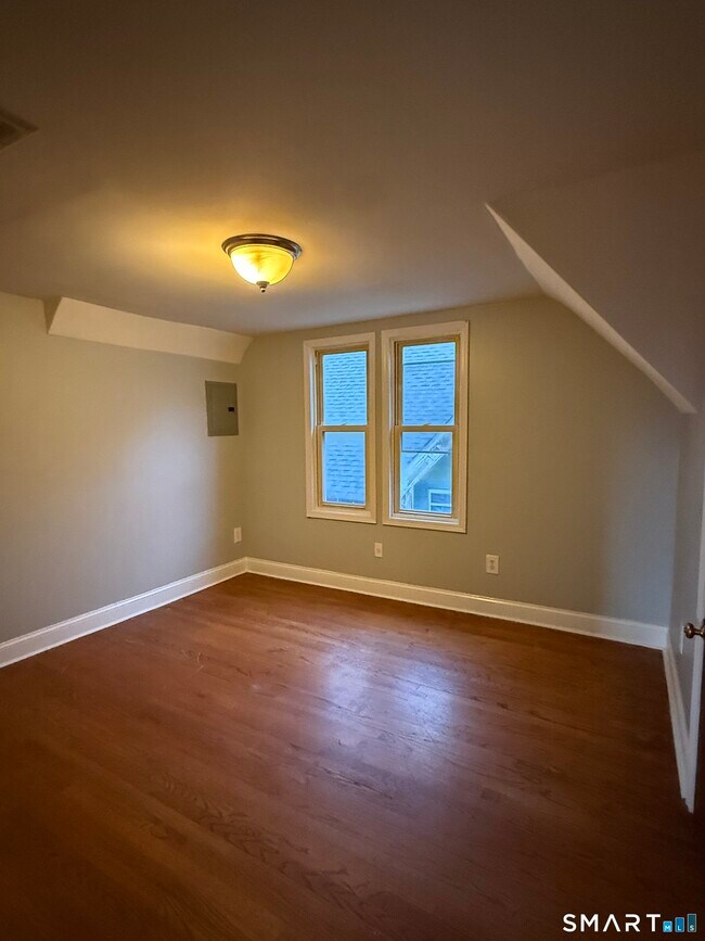 Building Photo - 21 N Walnut St