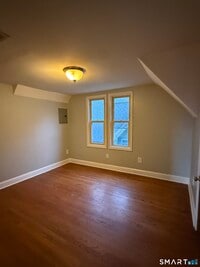 Building Photo - 21 N Walnut St