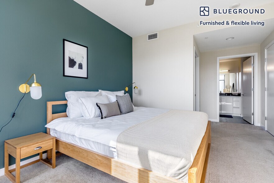 Building Photo - 690 Long Bridge St