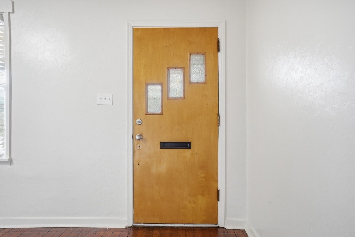 Building Photo - 107 Catskill Ave