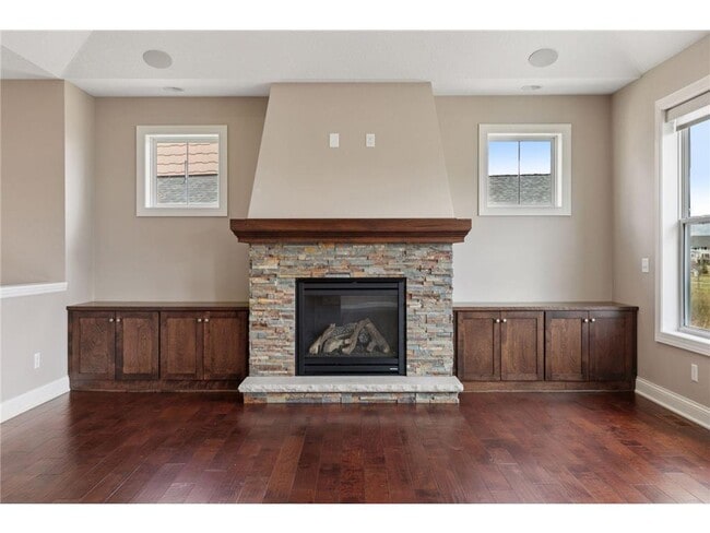 Building Photo - 16588 E Lake Dr