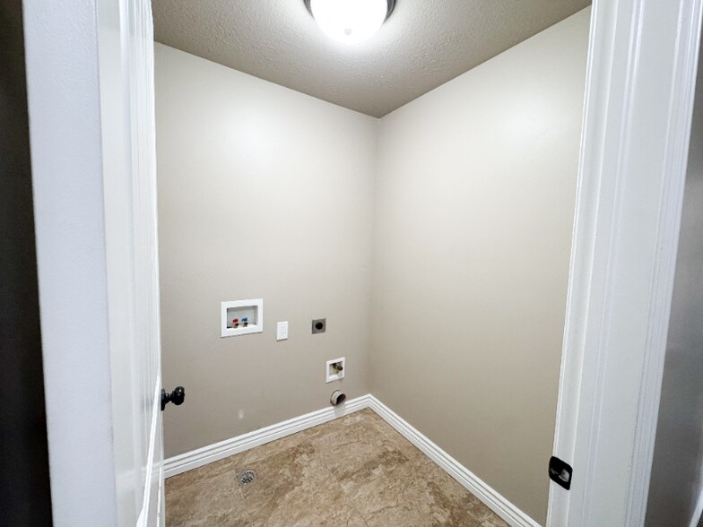 Building Photo - 1019 W 2050 S