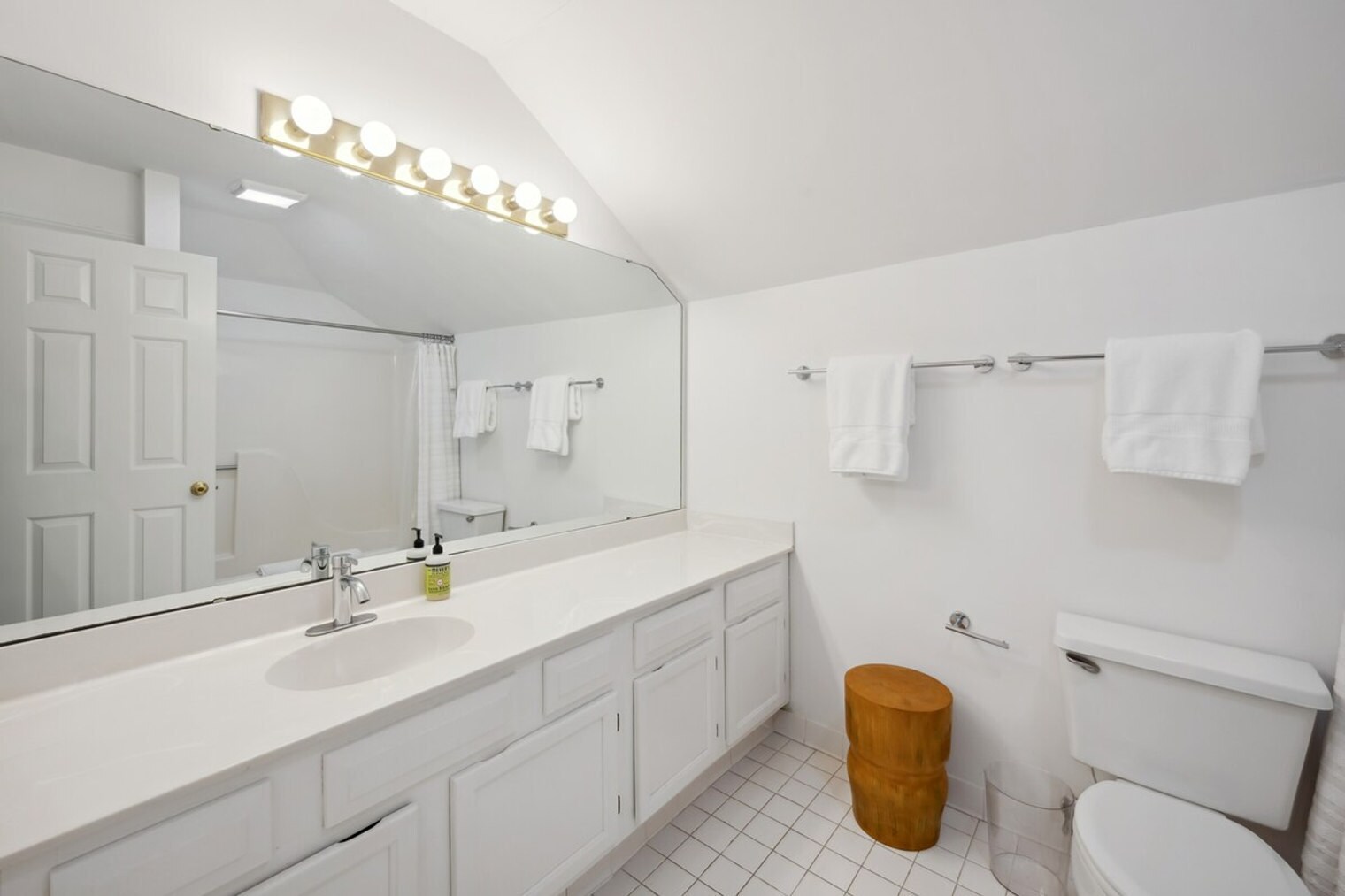 Building Photo - 723 Bonnyneck Dr