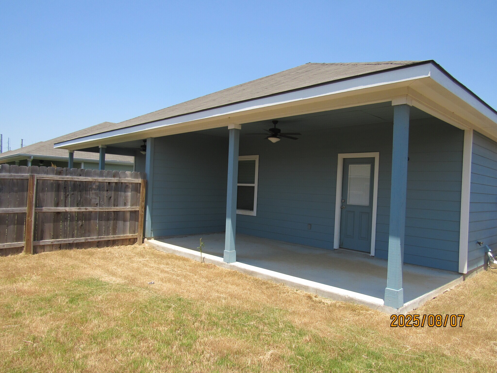 Building Photo - 619 Heathers Way
