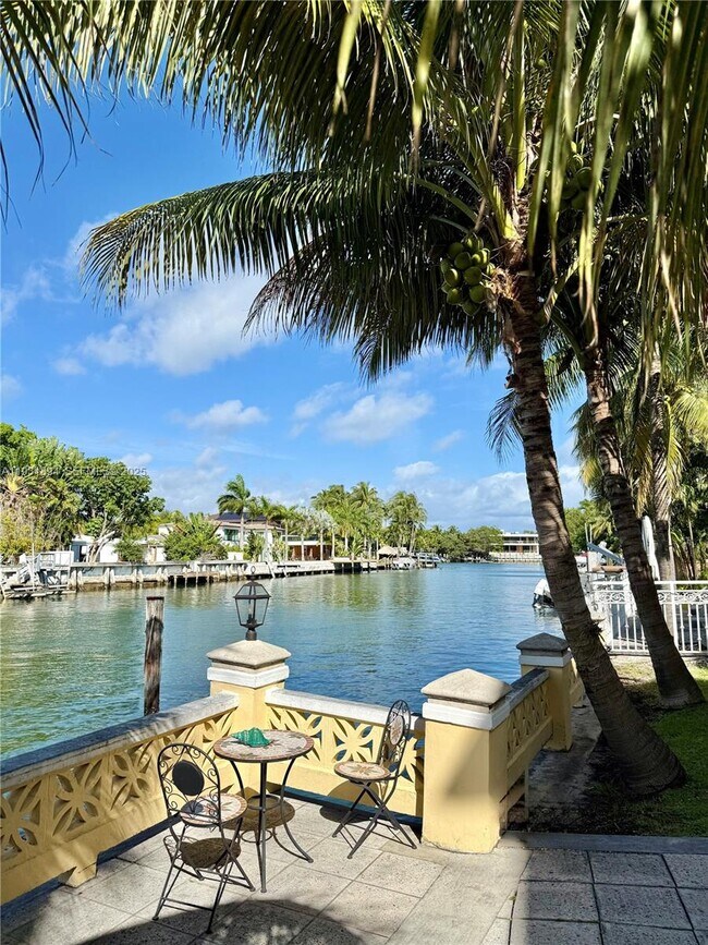 Building Photo - 4812 Pine Tree Dr