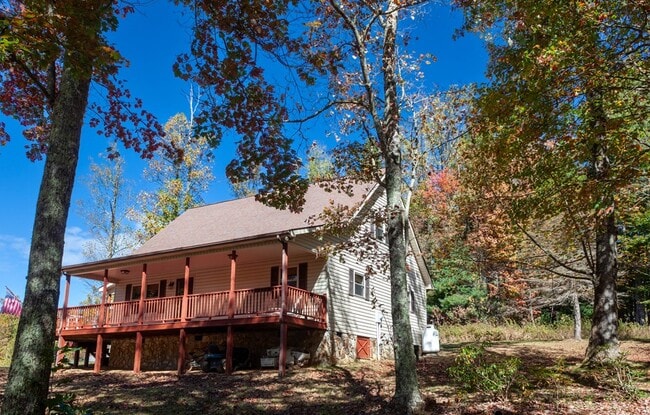 Building Photo - 450 Rhododendron Ln