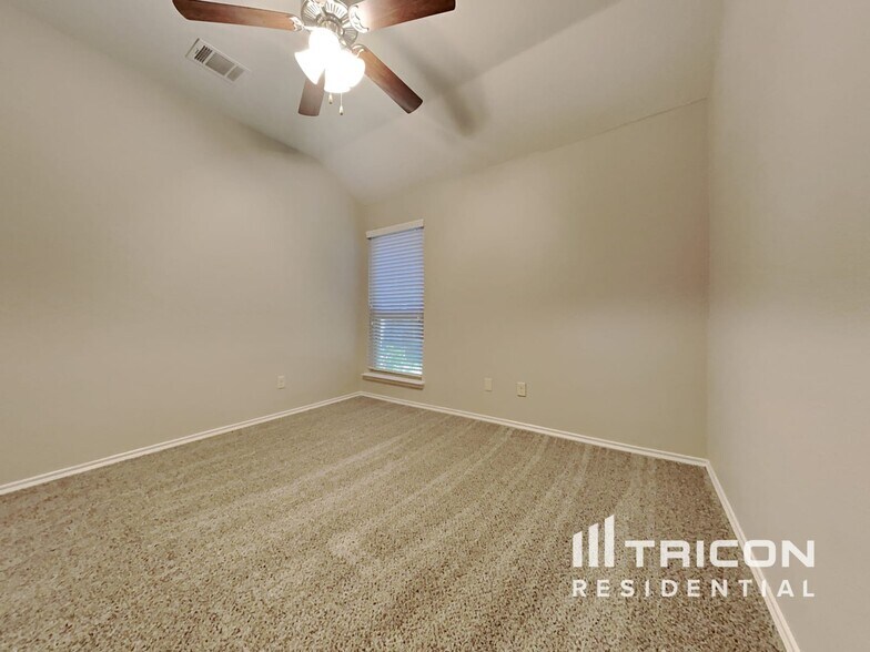 Building Photo - 1625 Applegate Way