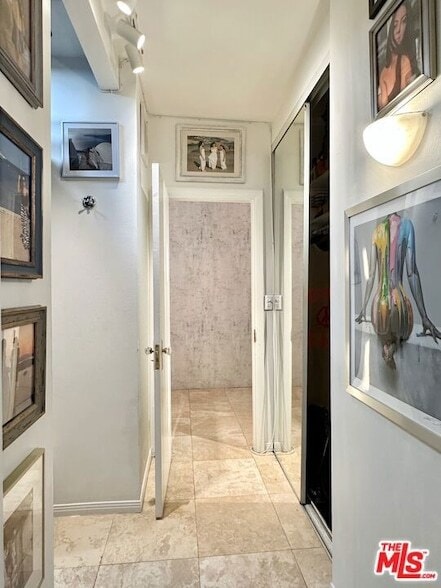 Building Photo - 999 N Doheny Dr