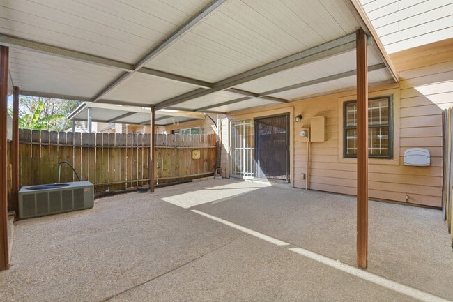 Building Photo - Come see this charming 2-story condo featuring 2 bedrooms and 2.5 bathrooms!