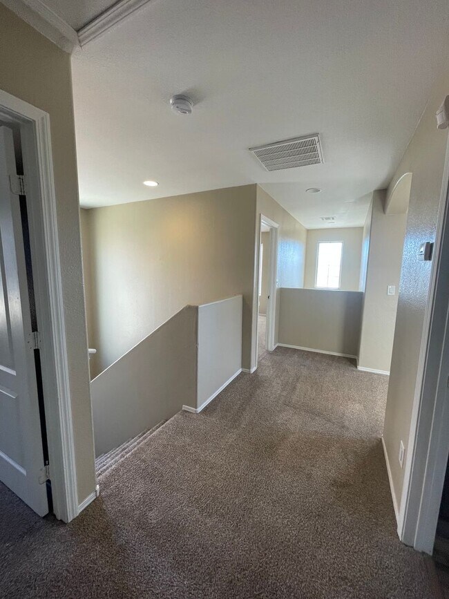 Building Photo - 4348 Santa Clarita Ave