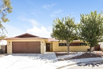 Building Photo - 4570 Paseo El Rio Dr