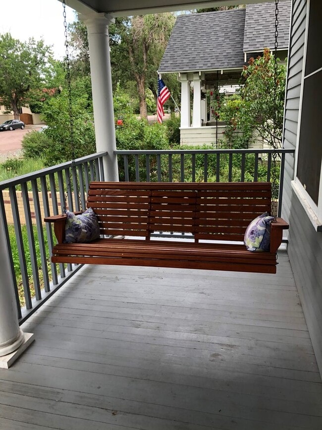 Building Photo - Beautiful 3 bed/2 bath Near Downtown!