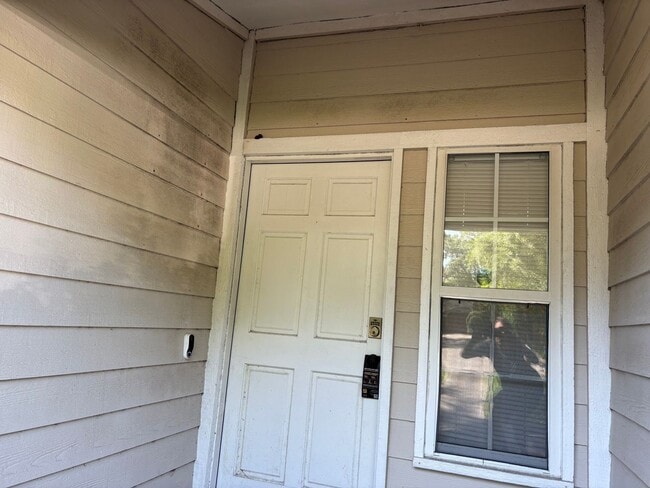 Building Photo - AVAILABLE FALL 2026!!! BEAUTIFUL 3 BEDROOM HOME