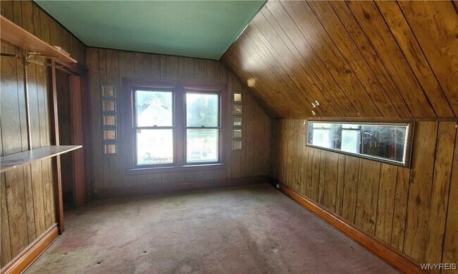 Building Photo - 325 Box Ave