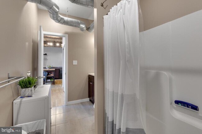 Building Photo - 1737 N Howard St