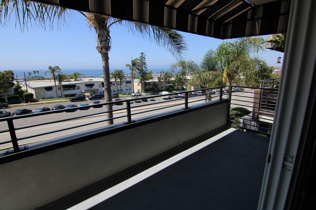 Building Photo - 350 Palos Verdes Blvd