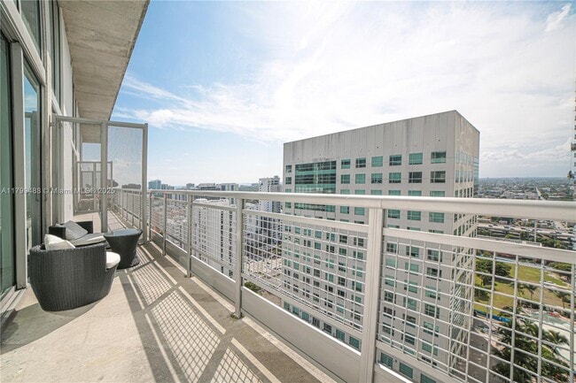 Building Photo - 690 SW 1st Ct