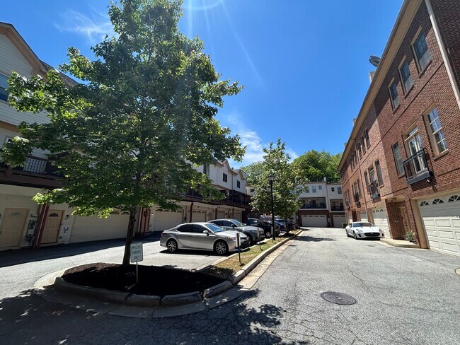 Building Photo - 1281 Dahlgren Lane