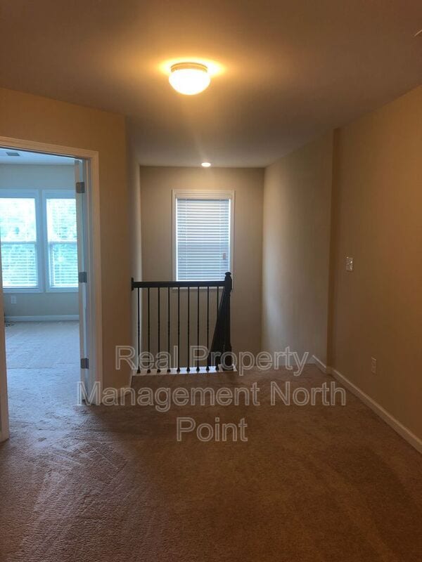 Building Photo - 1175 Hampton Oaks Dr