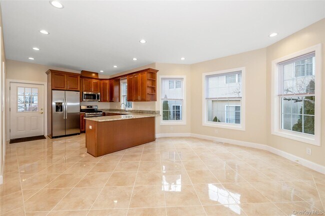 Building Photo - 16 Grand Blvd