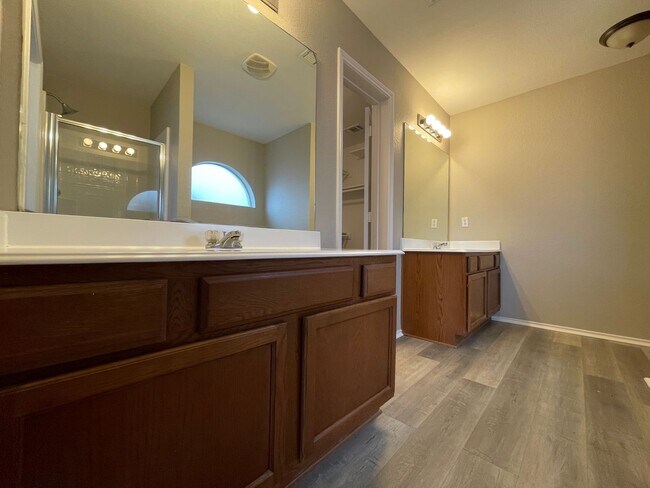 Building Photo - COMING SOON - 3 BEDROOM 2 BATH HOME IN SW ...