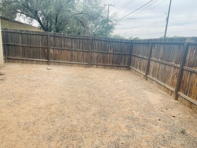 Building Photo - OPEN HOUSE! Downstairs Beautiful 2 Bedroom 1 Bath