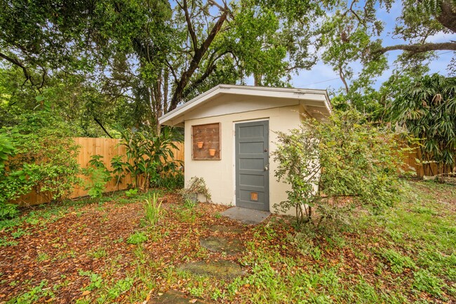 Building Photo - Spacious 2-Bedroom Home with Front Porch, ...
