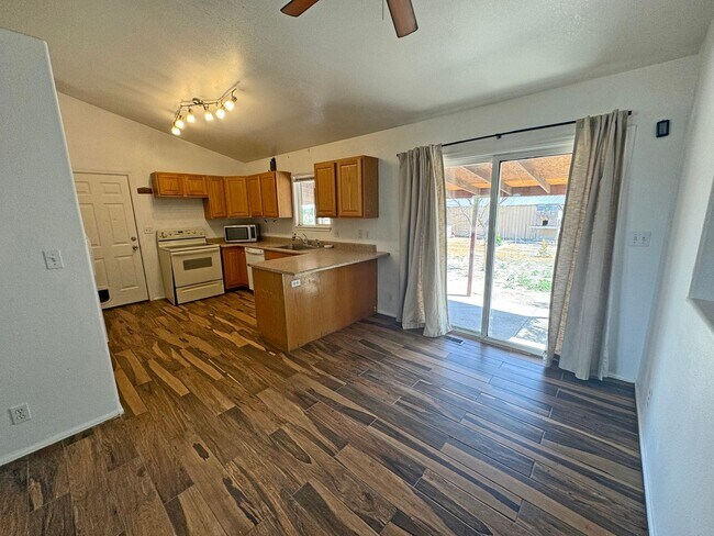 Building Photo - Move-In Special! FREE 50" TV for Qualified Tenants! Short term lease only