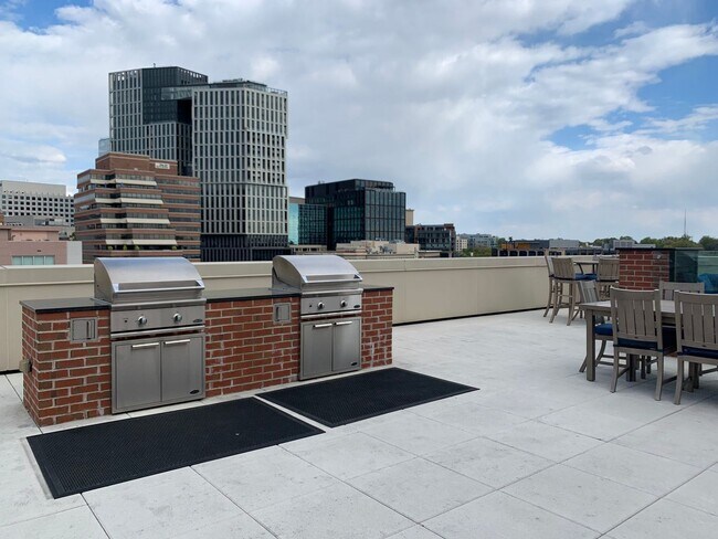 Building Photo - Gorgeous 2/2 with luxurious Lobby Level Condo in Hampden Row