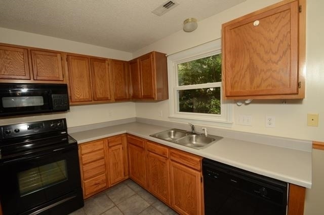 Building Photo - 203 S Carlisle Ct