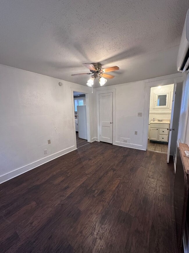 Building Photo - 1700 S Lincoln St