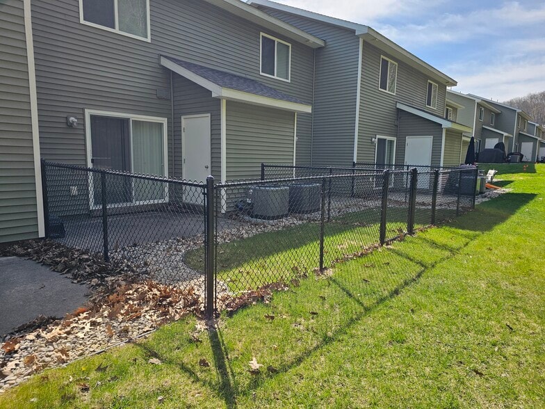 Building Photo - 3905 Vale Dr