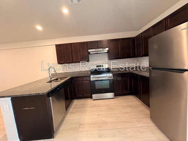 Building Photo - 10499 Pendleton Ave