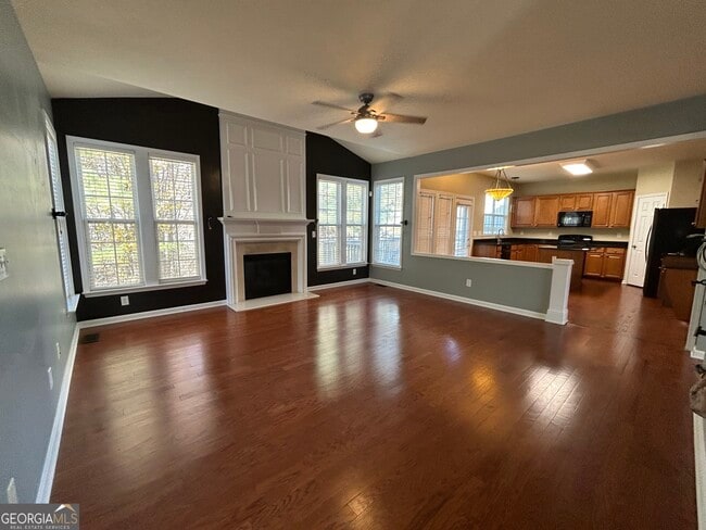 Building Photo - 706 Oracle Dr NE