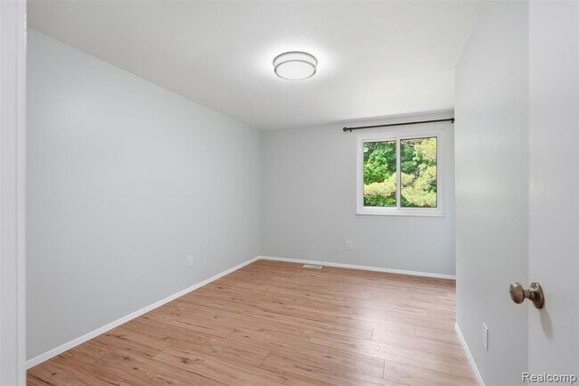 Building Photo - 1880 Welling Dr