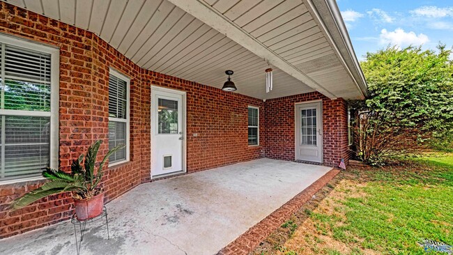 Building Photo - 113 E Crest Way