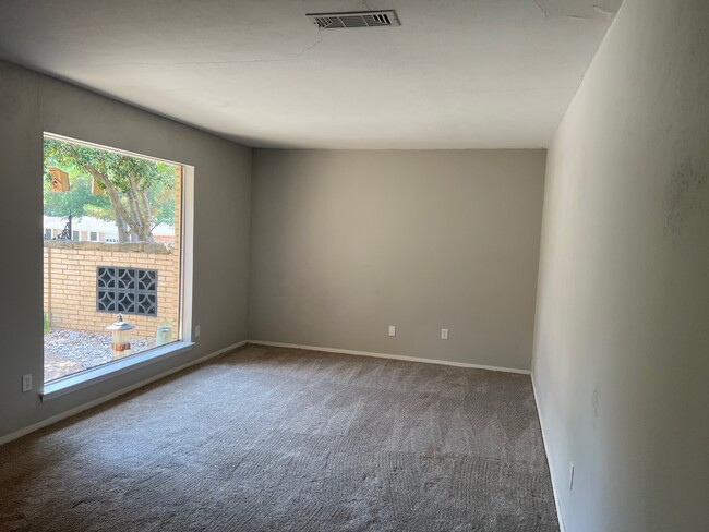 Building Photo - 1821 E Cedar Elm Dr