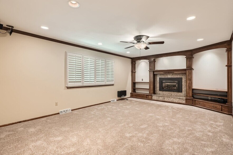 Building Photo - 8086 S Vance Ct