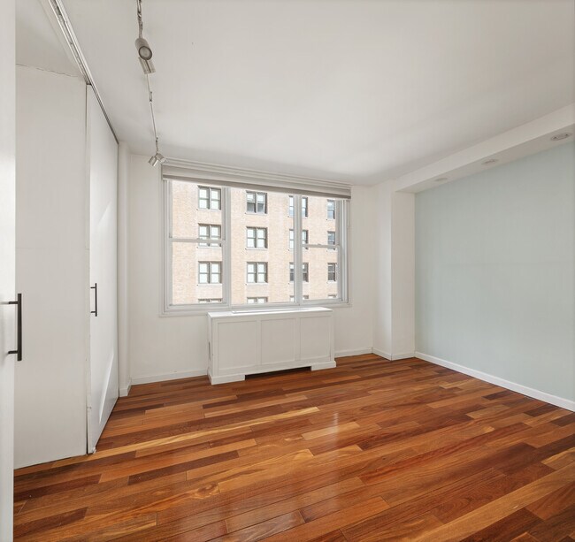 Building Photo - 137 E 36th St