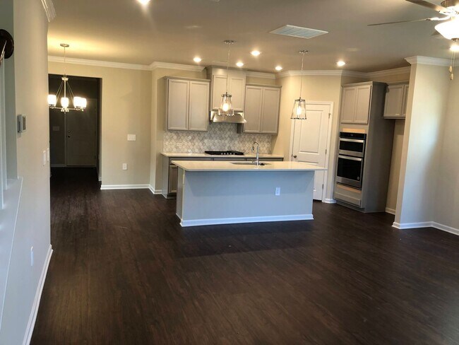 Building Photo - Modern 5 Bed | 3 Bath House in Cary