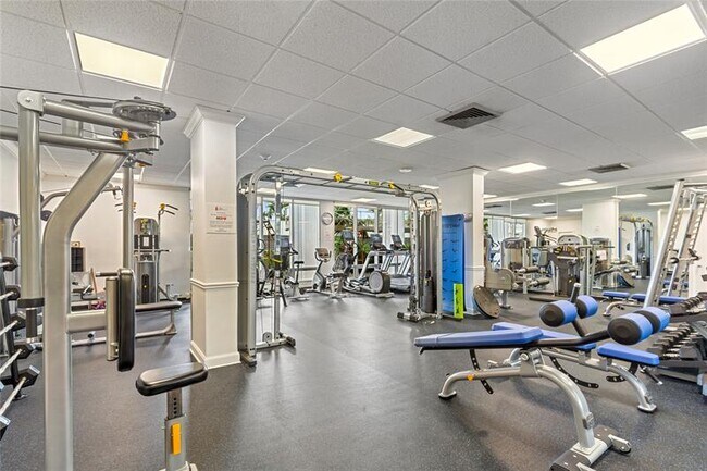 Building Photo - 2100 S Ocean Ln