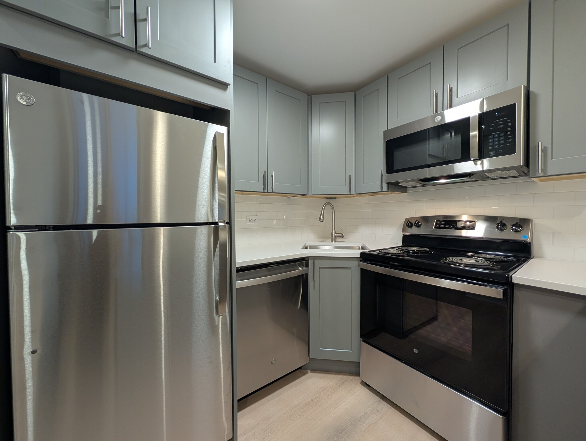 Building Photo - 1214 N La Salle Dr