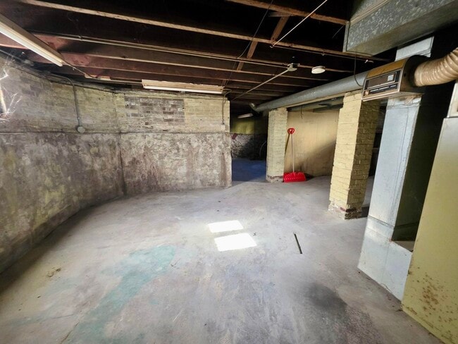 Building Photo - 1801 N Wisconsin St