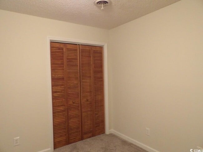 Building Photo - 1095 Plantation Dr