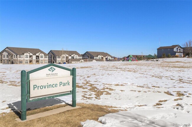 Building Photo - Like new gorgeous ground level Condo with Detached Garage and open floor plan.