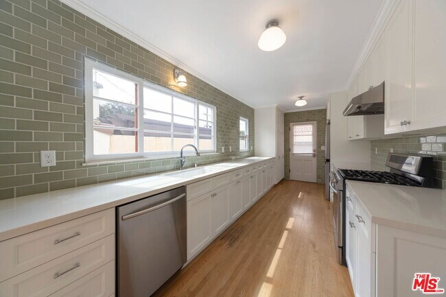 Building Photo - 1349 Meadowbrook Ave